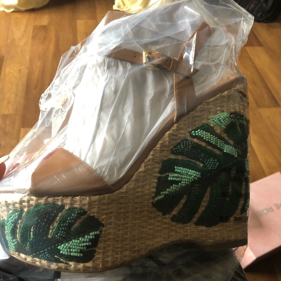Michael Kors Shoes - Michael Kors palm tree wedges